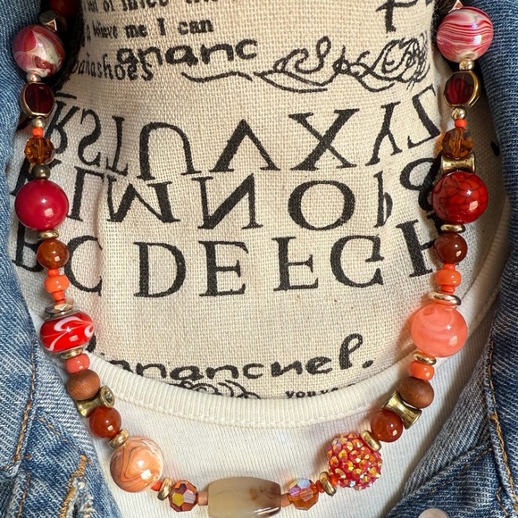 RED CRYSTAL AND CARNELIAN BUBBLES STATEMENT NECKLACE - Picture 3 of 5